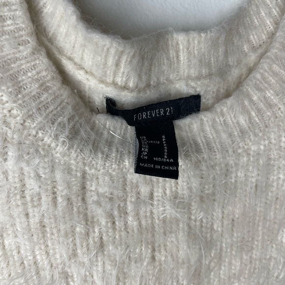 Fluffy winter sweater (s) - Picture 3 of 4